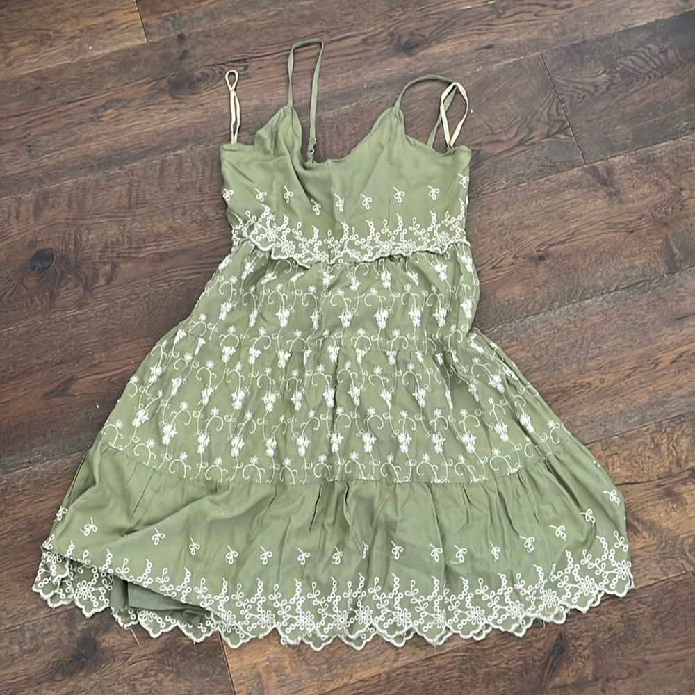 Green floral embroidery dress mid length